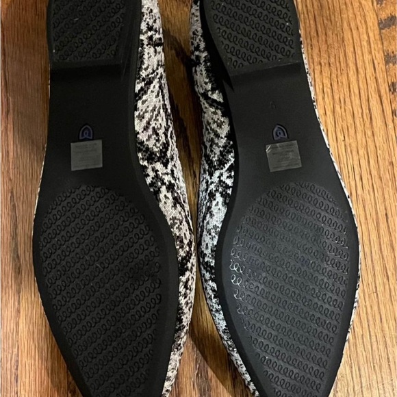 NIB Rothy’s Almond Loafers in Python, Size 9 - Picture 4 of 5